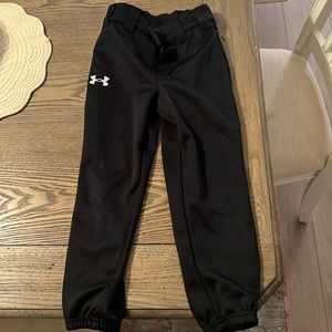 Boys Size 5 Black Under Armour Baseball Pants